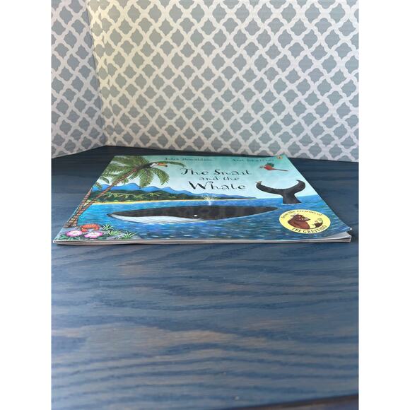 The Snail and the Whale by Julia Donaldson Paperback Book Pre-Loved - Picture 3 of 5